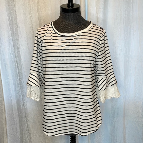 ELLE Double Ruffle Sleeve Top Size Medium - Picture 2 of 6